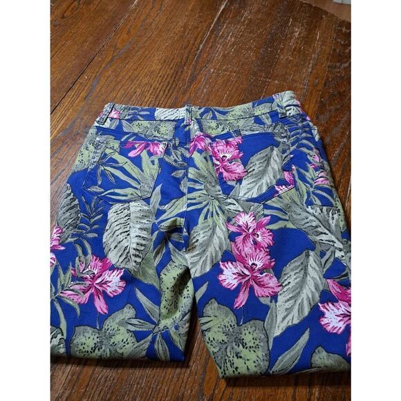 Size 8 Chicos 1 Tropical Floral Ankle Denim Jeans Blue Pink Green Casual Pants - Picture 4 of 5